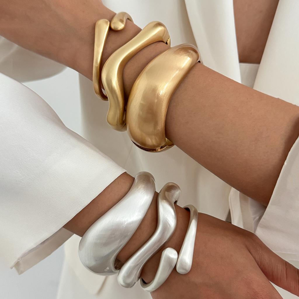 Exaggerated Metal Matte Texture Wide-Sided Bracelet, Irregular Design Water Drop Spring Bracelet