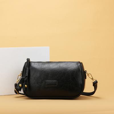 I ravioli sono contenuti in una borsa a cuscino monospalla, una lussuosa borsa a tracolla chic e semplice in stile francese.