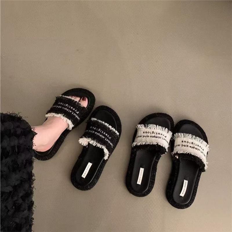 

Slippers women s new flat-bottomed round head thick-bottomed one-word drag versatile outer wear small fragrant wind cool slippers women in the summe 40 чорний
