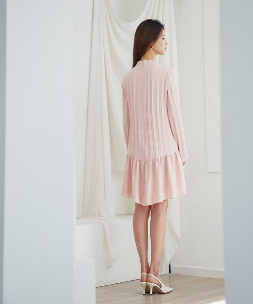 Obseseu Mignon Pleated Dress (Light Pink)