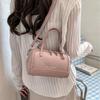 Mini Boston Bag s lychee vzorem Dámská taška přes rameno
