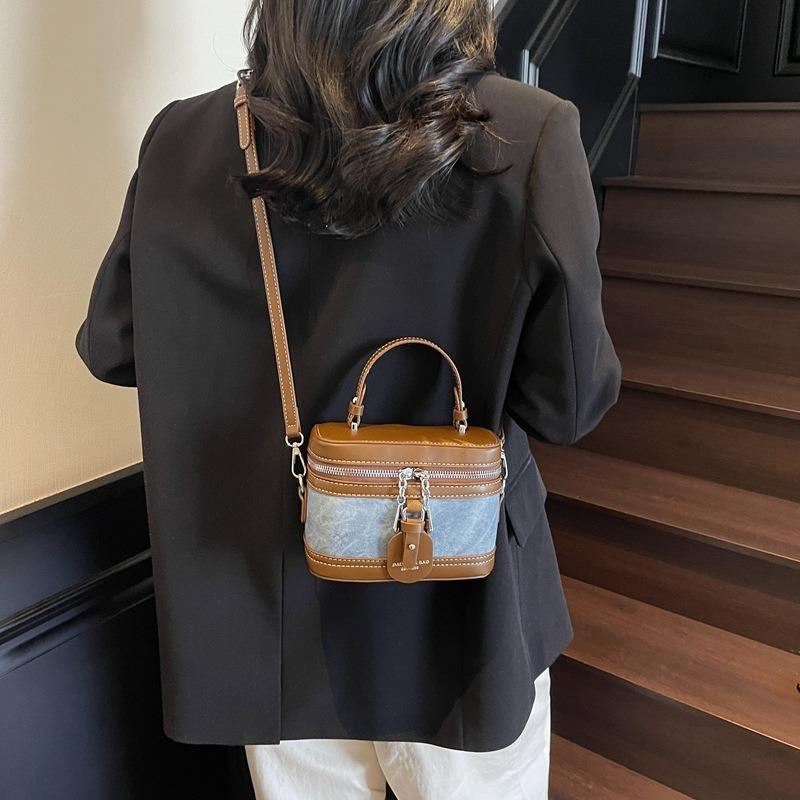 Retro Box Bag Women's New Spring Fashion Versatile Messenger Bag Niche Portable Commuter Bag