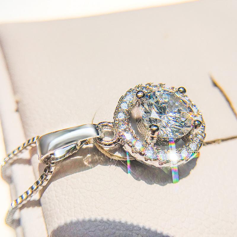 Klassische runde Diamant-Set-Halskette Europäische und amerikanische Mode Zirkon-Anhänger-Halskette für Damen