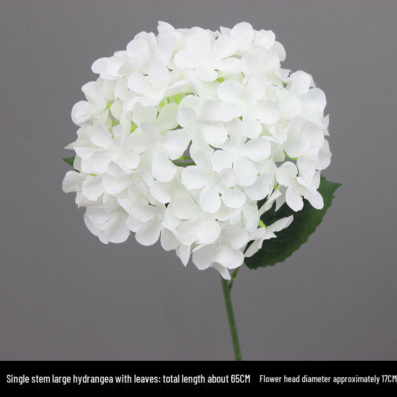 Weiße Blumendekoration für Hochzeiten Künstliche Straußornamente und Bogen-Requisiten