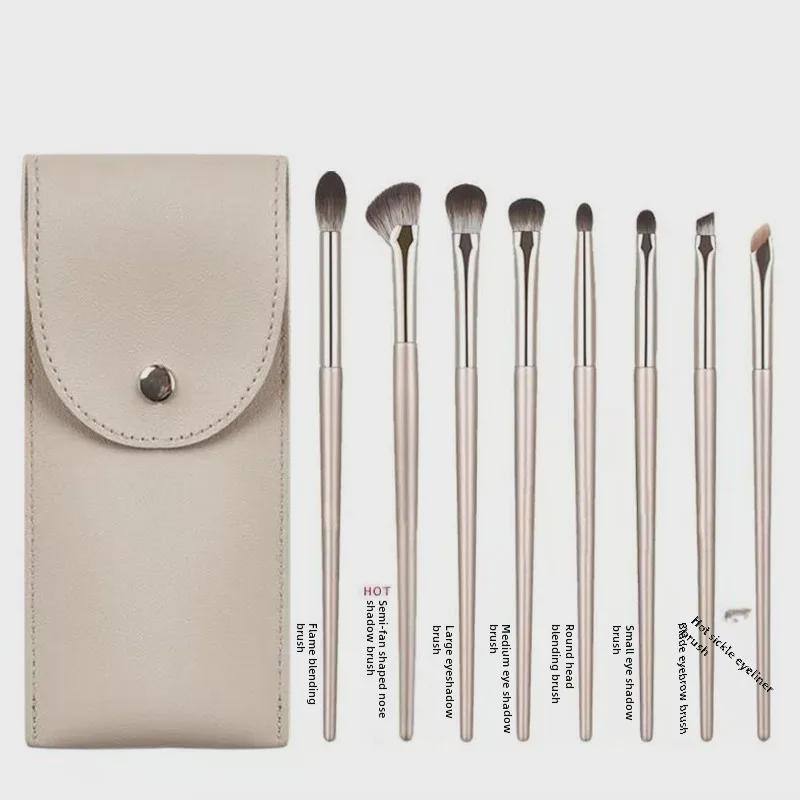 15-teiliges Lidschattenpinselset mit weichen Borsten: Ideal für Anfänger, enthält Pinsel für Nose Shadow, Smudge, Detail und Eyeliner.