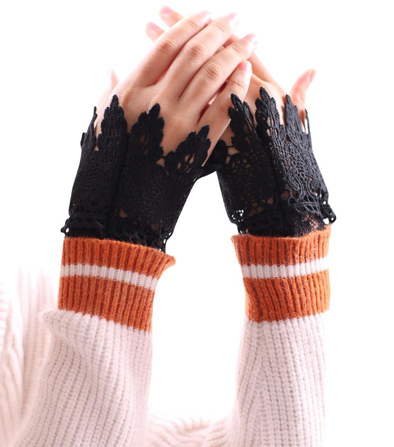Women's Summer Lace Wrist Covers with Hollow-Out Sleeves for Tattoos and Scars