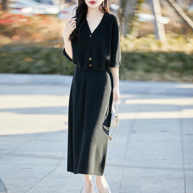 Spring & Autumn Wool Cardigan Set: Korean-Style Slimming Short Jacket with Knit Base Layer