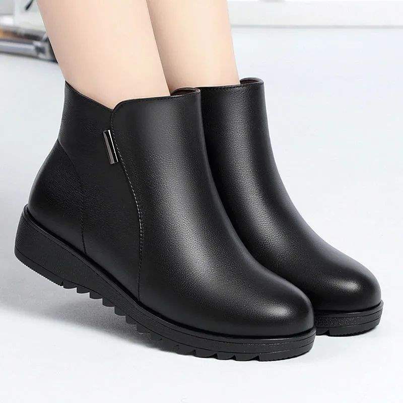 2025 Mother Shoes Autumn and Winter New Fleece Thickened Leather Shoes Women Soft Sole Non-slip Wear-resistant In the Elderly