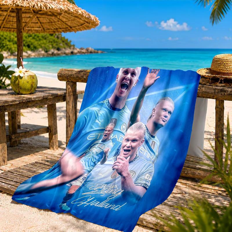 Asciugamano da Spiaggia Giocatore di Calcio Haaland, Asciugatura Rapida, Facile da Curare, Adatto Sia per il Fitness che per le Vacanze al Mare, Essenziale per lo Sport