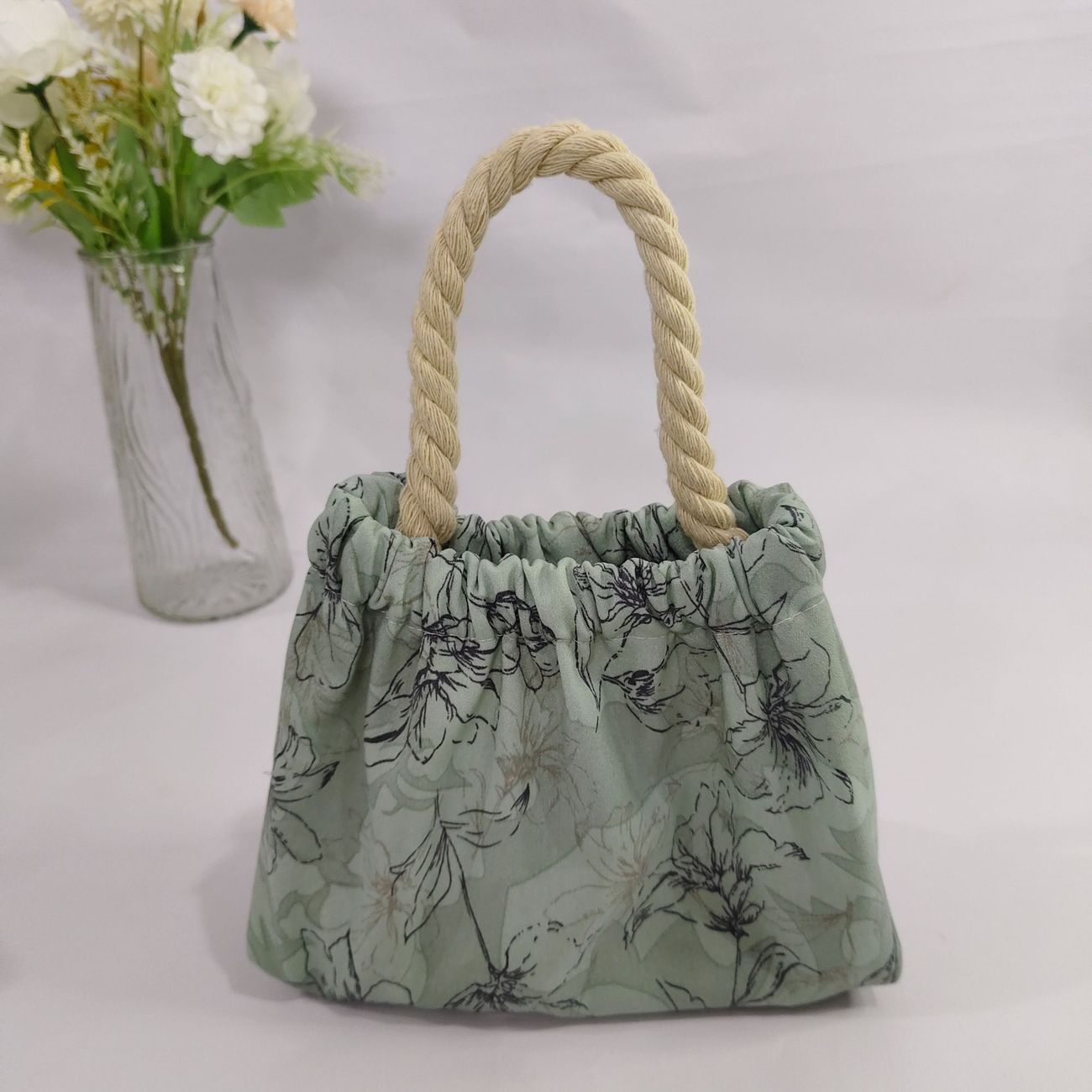 Литературный и художественный стиль Женская сумка Рабочая и досуговая маленькая тканевая сумка Сумка для ханьфу Универсальная и портативная сумка для мобильного телефона Маленькая сумка зелёный 1096₽