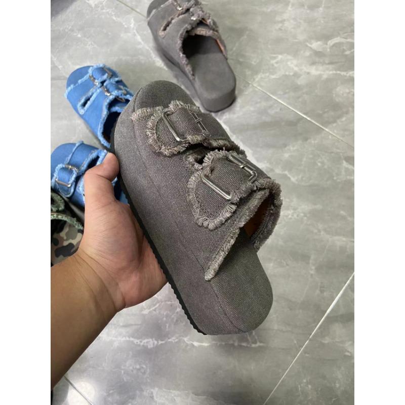 Große Knitter- und Denim-Gürtelschnallen-Sandalen für Damen, die draußen Hausschuhe mit dicker Sohle tragen