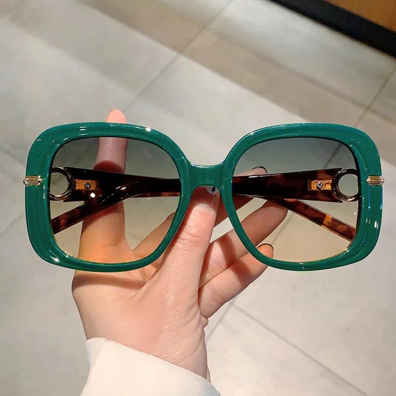 New Luxury Brand Designer Sunglass Square Big Frame Sunglasses Women For Men Fashion Vintage Sun Glasses Punk Rivet Shades Uv400