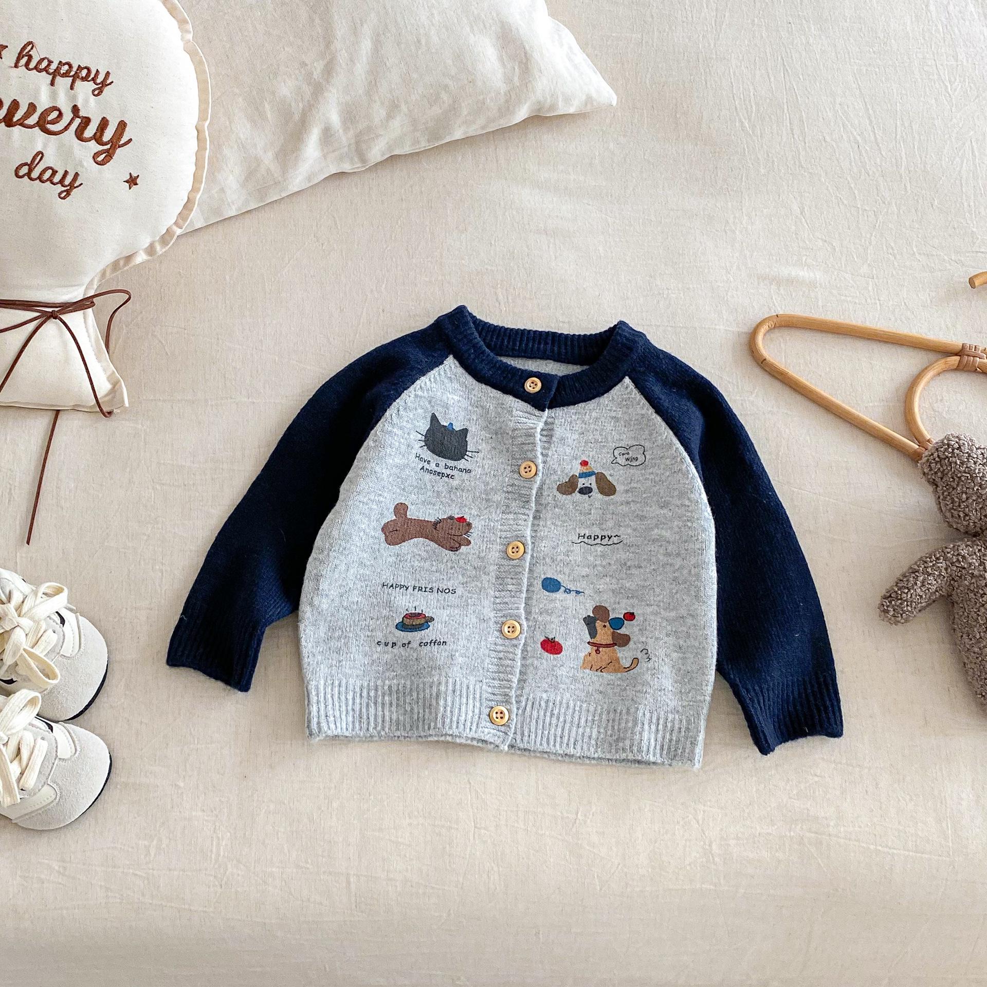 

Детский вязаный кардиган с мультяшным рисунком, зима 2025: Дизайн «Цветовой блок: кошка и собака» 110