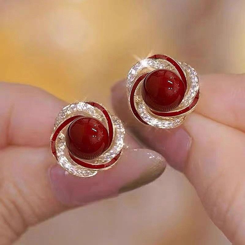 Diamond-studded Pearl Stud Earrings - Elegant and Sophisticated Women s Earrings, Exquisite and Small, Fashionable Jewelry. красный