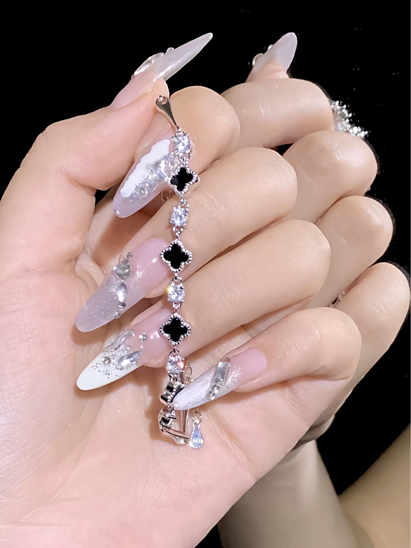 

Zhongying Jewelry Four-Leaf Clover Shell Bracelet: Women s Elegant Luxury Bangle платиновий