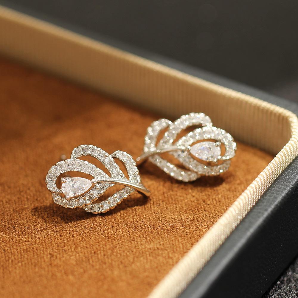 Simple temperament Korean version stone-inlaid purple white feather earrings gold-plated versatile women's stud earrings niche