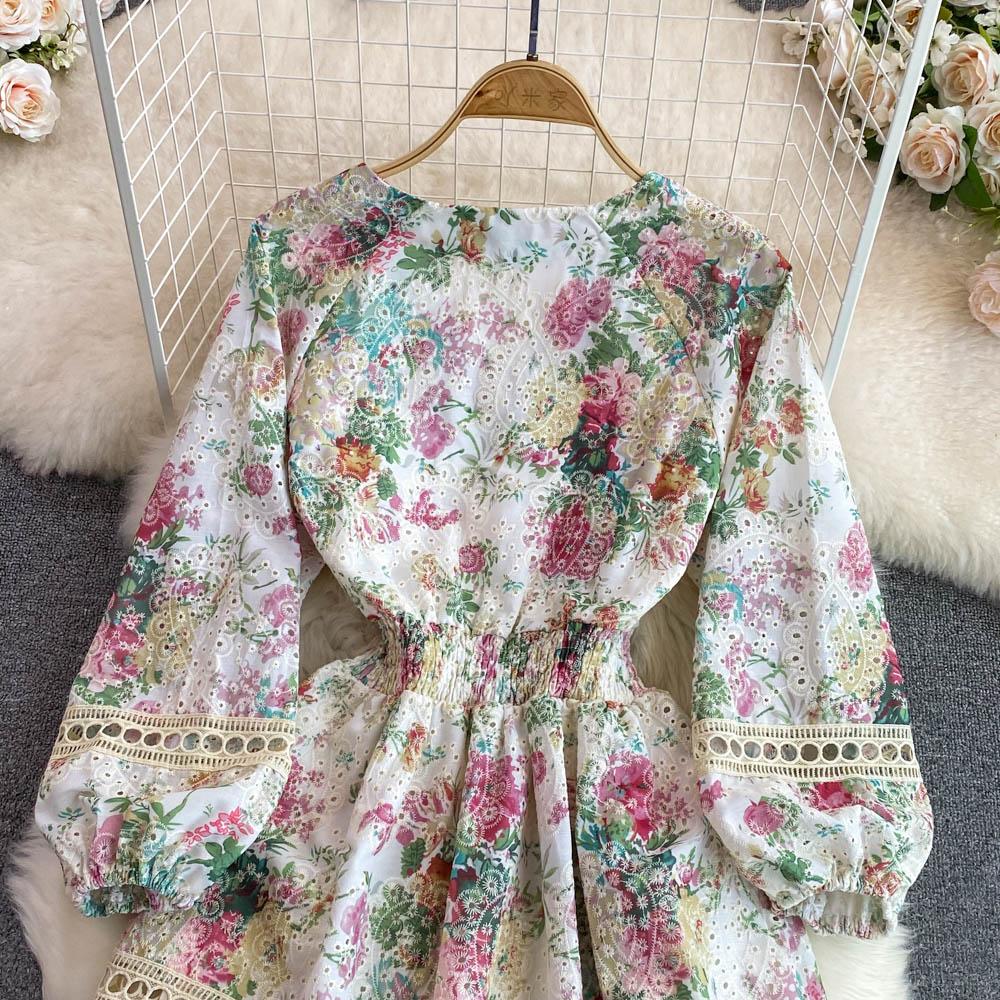 Dámské Potisk výšivka Květinové vyhloubené elegantní plážové šaty Boho s výstřihem do V a nabíraným rukávem Mini krátké sváteční šaty k moři