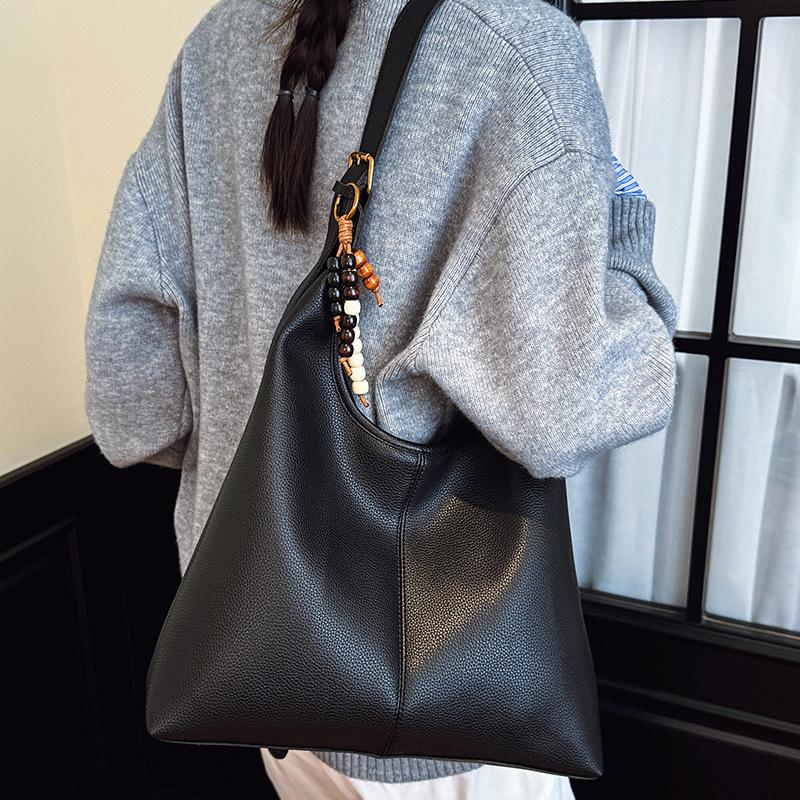 Large capacity underarm bag women's 2025 new autumn and winter retro shoulder bag, high-end versatile commuter tote bag