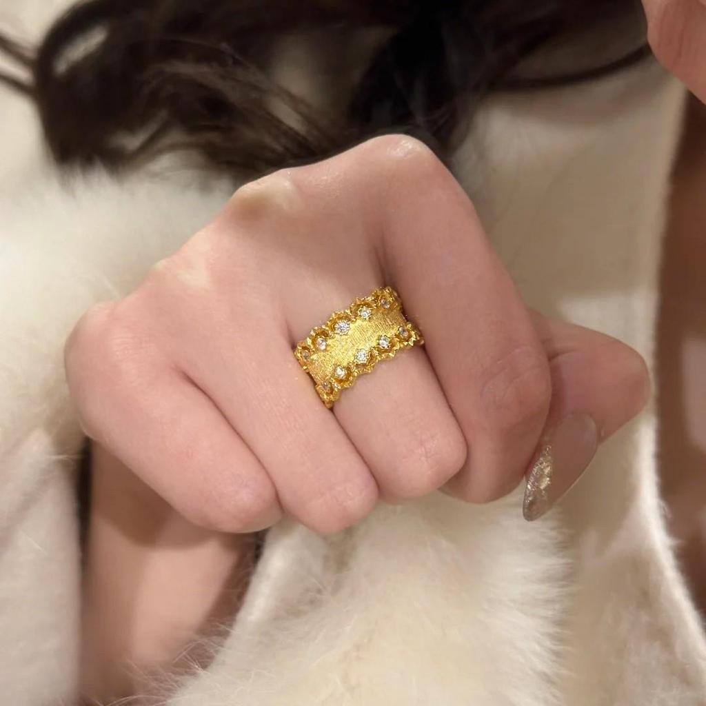 Women's Palace-Style Zircon Lace Ring: Elegant, Niche Design for Any Occasion.