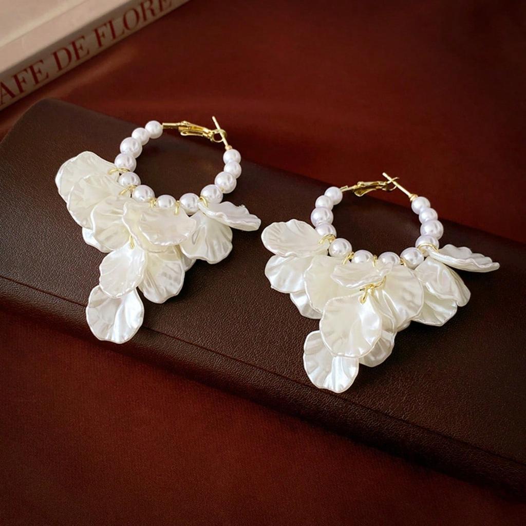 1 Pair of Lovely Pearl Shell Petal Tassel Hanging Earrings for Women, Gold Imitation Pearl Tassel Earrings, Suitable for Daily Wear