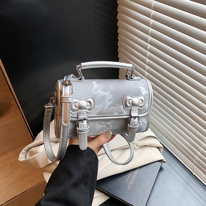 

College style shoulder bag women s new trendy spring and summer fashion messenger versatile sweet portable small square bag срібний