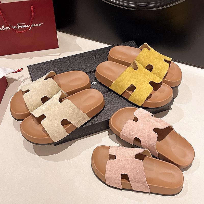 French style flat-bottomed retro casual one-word slippers for women in the summer of 2025, new models for exterior wear, fashionable beach H sandals