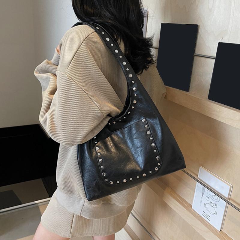 Women's Retro Rivet Solid Color Commuting Travel Shopping Tote Bag Versatile Large Capacity Shoulder Bag CLE