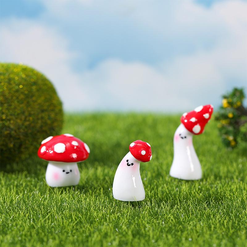 Smiling Mushroom Moss and Succulent Resin Ornaments for Creative DIY Micro Landscaping