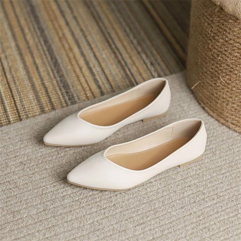 French Flat-soled Single Shoes 2025 New Spring and Autumn Pointed Gentle Fairy Commuting Shallow Mouth Work Shoes Large Size Nurse Shoes