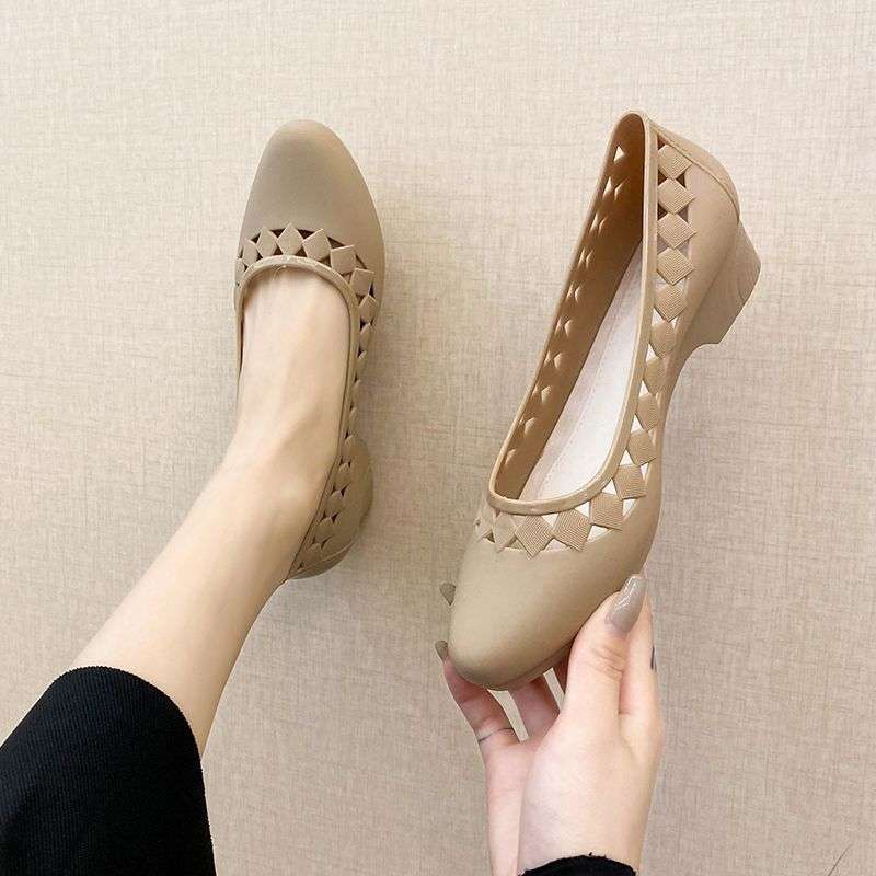 

Нескользящие утолщенные полые пластиковые сандалии для мамы, женская летняя обувь, модные универсальные туфли на толстом каблуке, увеличивающие рост, с сумкой на носке, с мелким вырезом, одинарные туфли 40