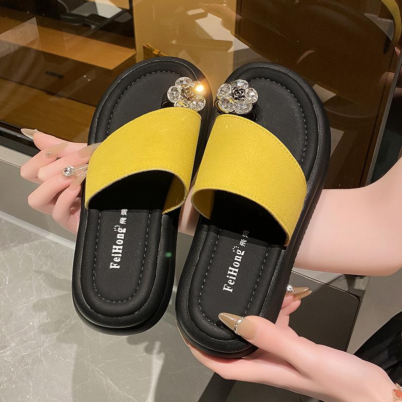 Cool slippers women's summer wear 2025 new thick-soled beach sandals pinch feet women's pregnant women's small fragrant wind one-word drag