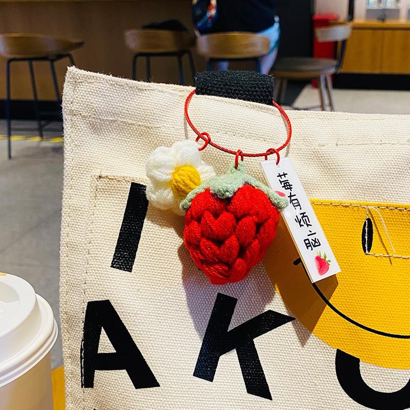 Ręcznie robiony pluszowy brelok do kluczy z wełny w kolorze kaki