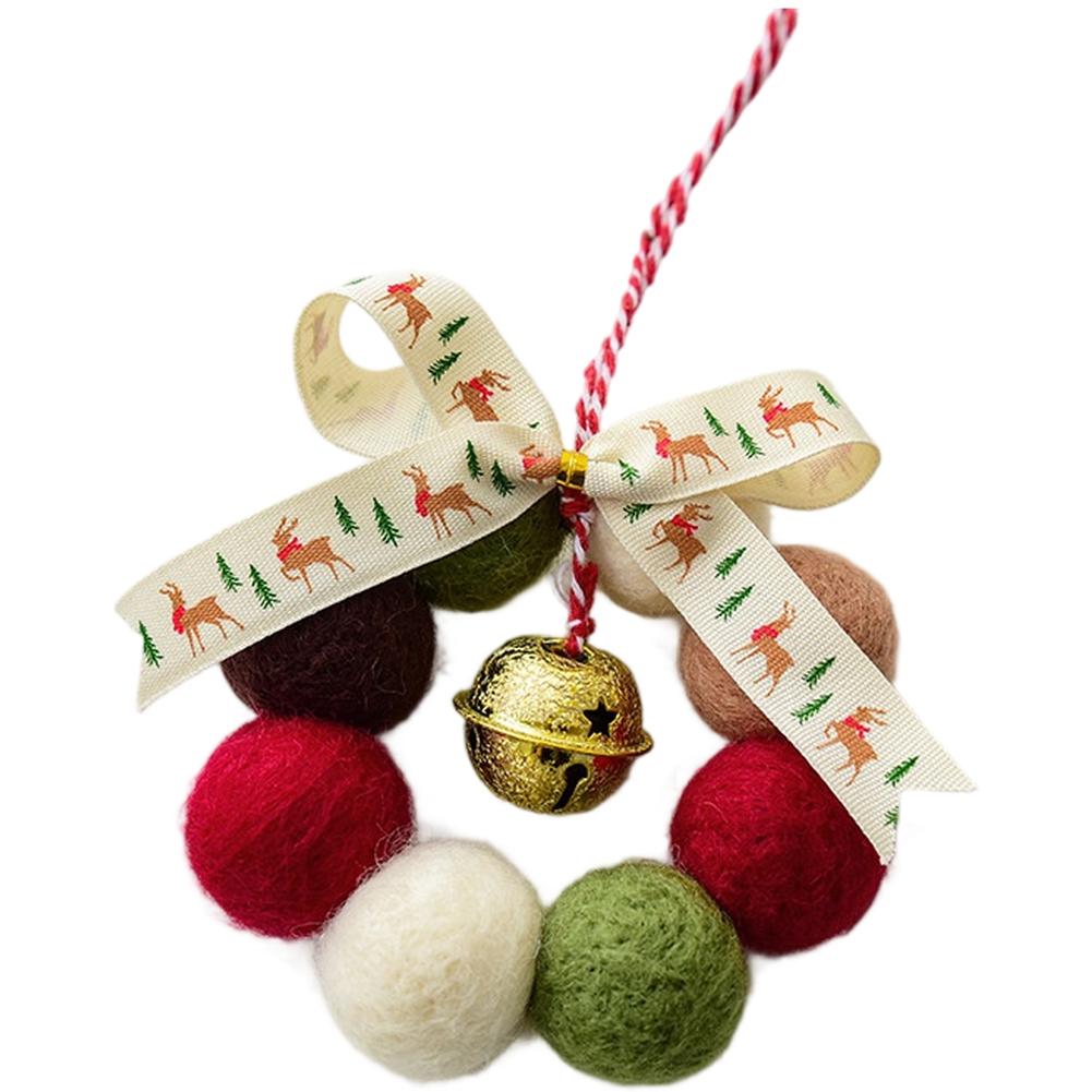 Handgefertigter Mini-Weihnachtskranz aus Wollfilz mit Glöckchen und Schleife, DIY-Girlande Feiertagsdekoration für Hauswand oder Tischplatte