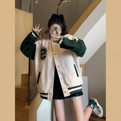 Kolej Tarzında Kadın Sonbahar Beyzbol Ceketi Çiftler için Mükemmel Kısa ve Bol Tasarım