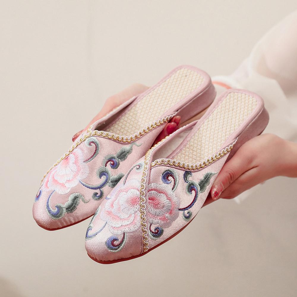 Handgefertigte Satin-Bestickte Damen-Flachmules Geschlossene Spitze Hausschuhe Bequeme Frühling Sommer Damen Retro Hausschuhe