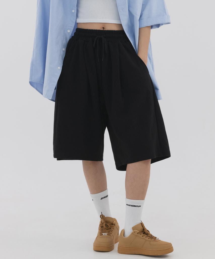 PIANER Multi-Tuck Bermuda Sweat Shorts (Black)