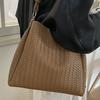 Large-capacity commuter tote bag women's 2025 autumn new simple shoulder bag, foreign style daily high-value bucket bag