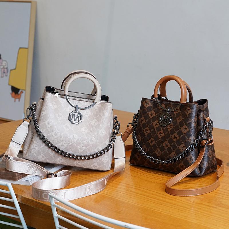 2025 new niche portable bucket bag fashionable versatile soft leather messenger bag