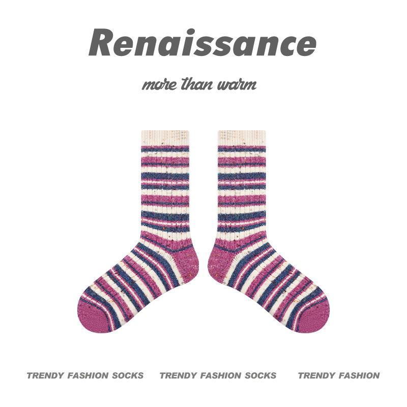 

Жіночі щільні теплі вовняні шкарпетки Renaissance Alpaca в плями - білі середньої довжини R8513 Begonia Drunken Day, One Size