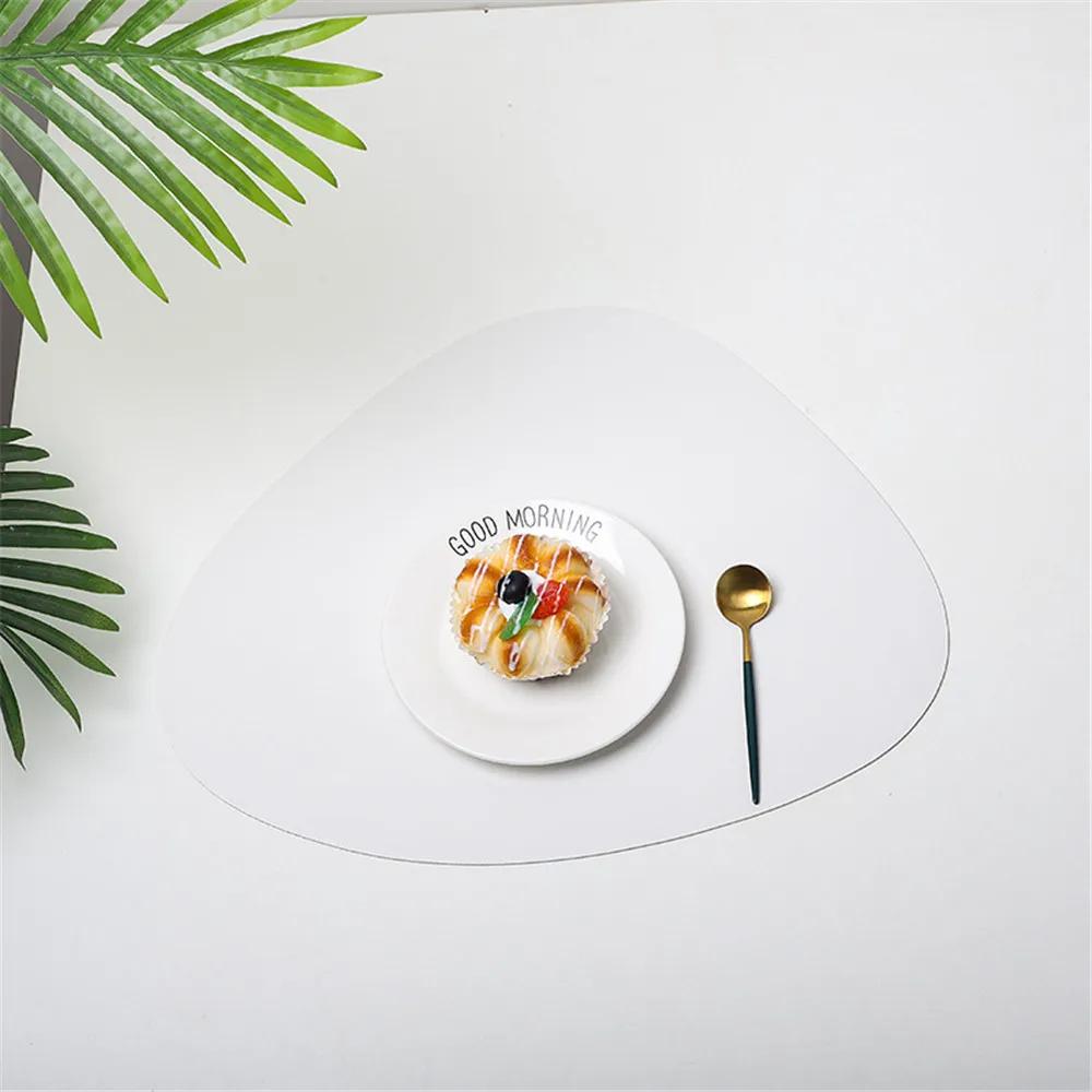 

Треугольные кожаные коврики для столовых приборов, кухонные коврики для обеденного стола, коврик для стейка, нескользящие подушечки, подушечки для отеля, ресторана, домашний декор 1Pc белый