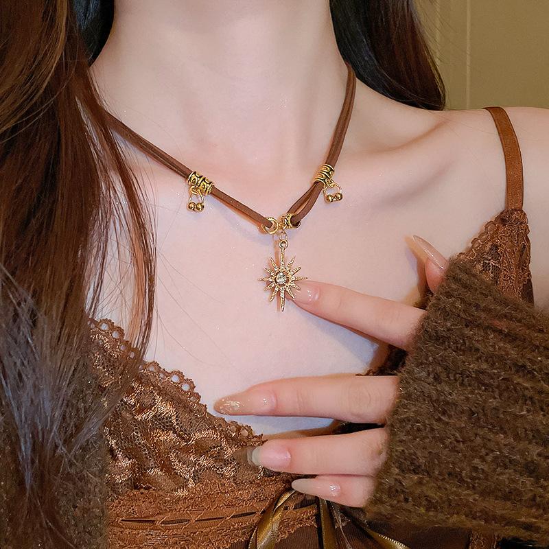 Melad Coffee Colored Tiger Eye Stone Bead Necklace, Niche Retro Collarbone Chain, Personalized and Fashionable Design Accessory