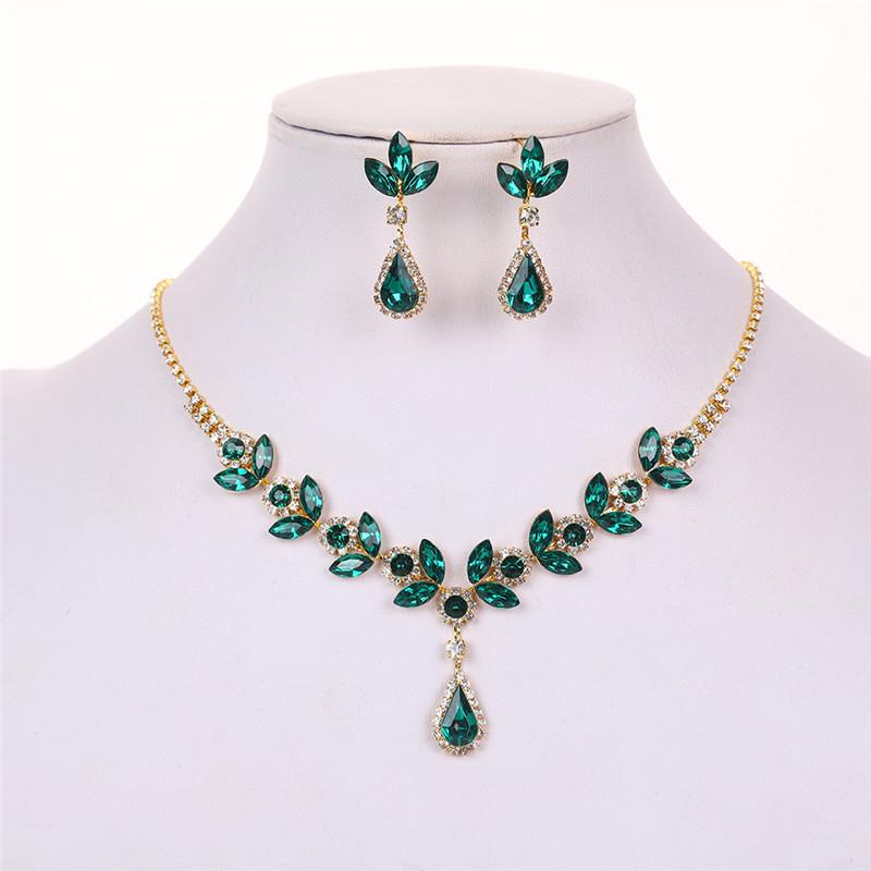 

Trendy Rhinestone Luxury Necklace Earrings Set Wearing Skirt Wearing Camellia