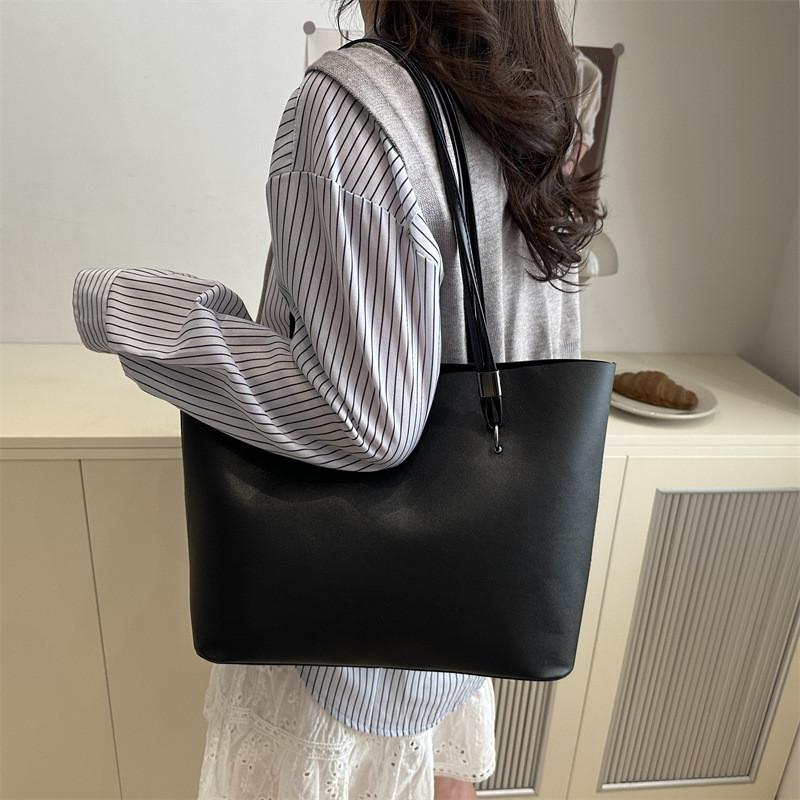 Street Style Large Capacity Pu Tote Bag With Zipper Closure For Casual Everyday Use
