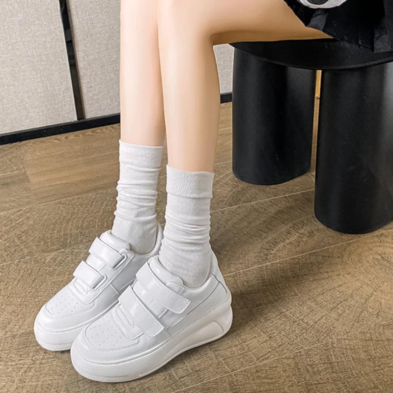 

Su Yinyin has the same 24 autumn new lightweight and versatile Velcro platform white shoes women s height-increasing casual shoes muffin 40