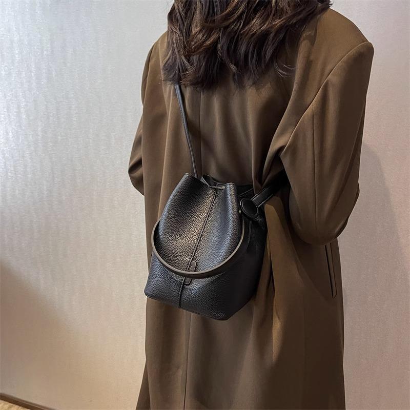 Advanced sense of foreign style small bag women's 2025 new niche portable vegetable basket bag fashion shoulder bucket messenger bag