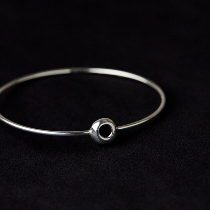 onill 05-31 Embrace (Bracelet)