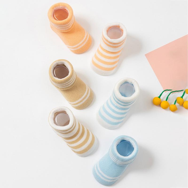 4 Pairs/Set Baby Gloves Socks Bundle 0-3 Months Anti Scratch Soft Mittens Newborn Set Elastic Stockings for Baby Gift