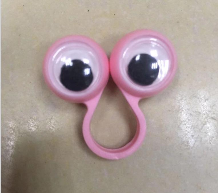 Big Eyes Prank Ring Toy - Realistic Novelty Gadget for Parties & Festivals
