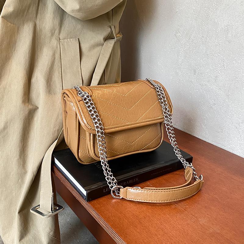 

Новая простая однотонная женская сумка через плечо на цепочке из вышивальной нити коричневый