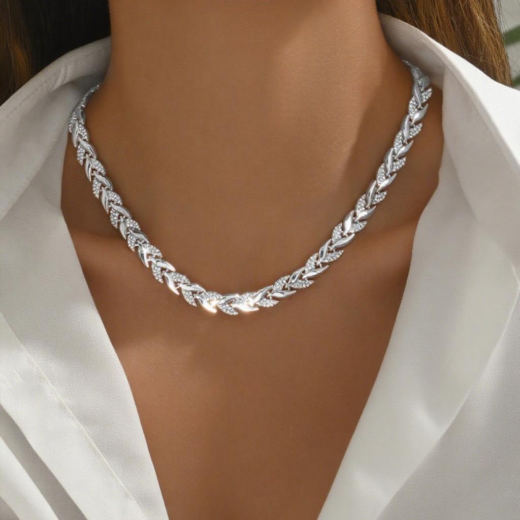 Fish Tail Style Diamond-studded Bracelet and Necklace Set - Luxurious and High-end Banquet Jewelry for Women